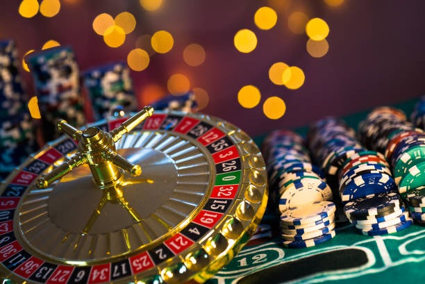 Live dealer at Bonanza Gold table on rosetoto, multiple camera angles visible